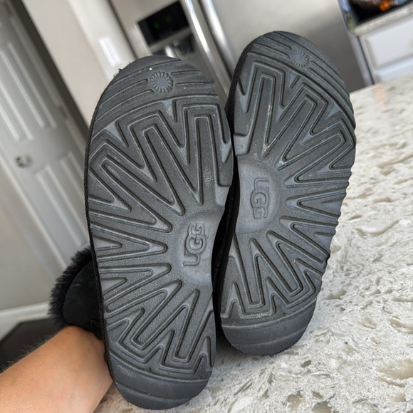 Black Bailey Uggs - Picture 3 of 3